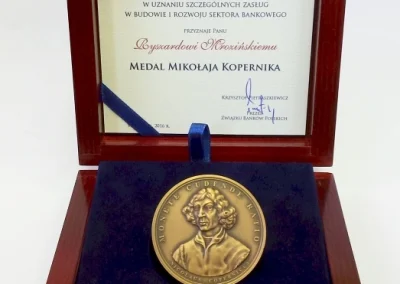 Medal Mikołaja Kopernika dla Prezesa Zarządu BBS-Banku – Ryszarda Mrozińskiego